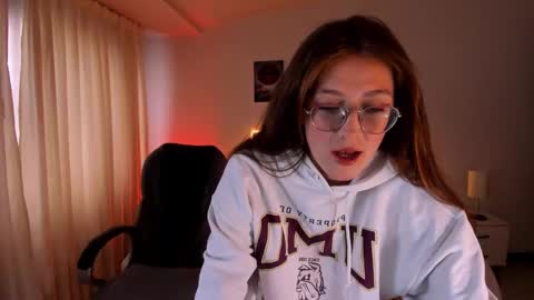 Snapshot of emily_warren__ chatting on September 30, 2025, 8:58 pm emily_warren__ online show from September 30, 2025, 8:58 pm