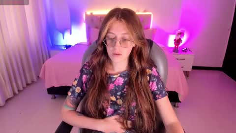 emily_warren__ online show from December 20, 2025, 7:32 pm