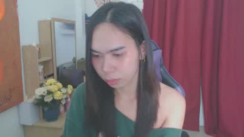 emily_xo143 online show from May 7, 2026, 12:21 pm