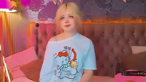 Snapshot of emilyangels chatting on April 23, 2026, 7:09 am Baby Emelli online show from April 23, 2026, 7:09 am