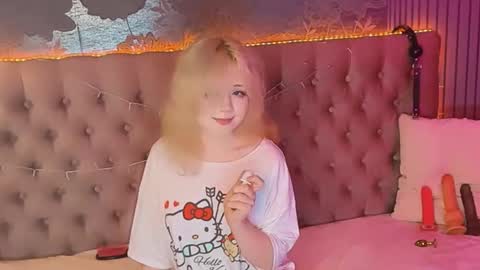 Snapshot of emilyangels chatting on June 10, 2026, 7:29 am Baby Emelli online show from June 10, 2026, 7:29 am