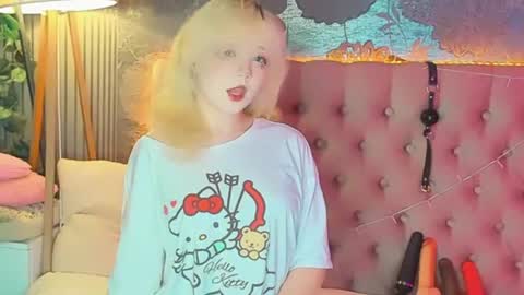 Snapshot of emilyangels chatting on August 4, 2026, 5:54 am Baby Emelli online show from August 4, 2026, 5:54 am