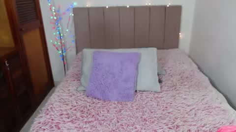 emilybluunt_ online show from February 1, 2026, 5:06 am