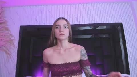 Snapshot of emilyevanss1_ chatting on July 29, 2026, 5:27 am Emily online show from July 29, 2026, 5:27 am