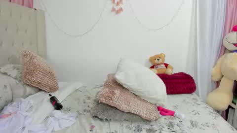 Snapshot of emilyharrix chatting on February 17, 2025, 12:54 am Emily online show from February 17, 2025, 12:54 am