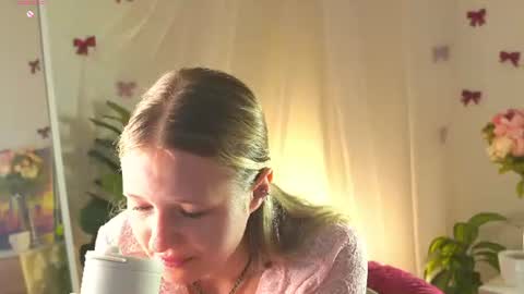 Snapshot of emilyhewell chatting on July 9, 2026, 11:20 pm Emi online show from July 9, 2026, 11:20 pm