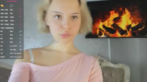 Snapshot of emilyhoggarth chatting on February 18, 2025, 9:10 am Emily online show from February 18, 2025, 9:10 am