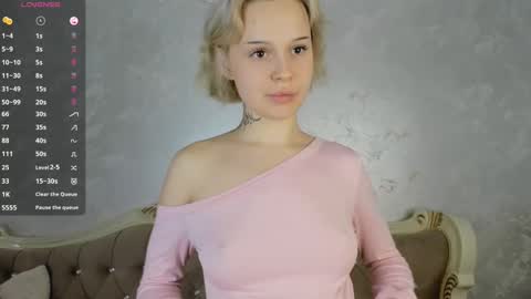 Snapshot of emilyhoggarth chatting on February 18, 2025, 12:39 pm Emily online show from February 18, 2025, 12:39 pm