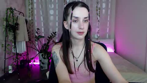 Emyli online show from September 19, 2025, 5:24 pm