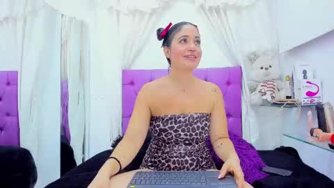 Emily online show from December 5, 2024, 4:53 am