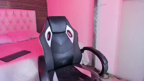 emilymora1_ online show from June 26, 2026, 5:45 am