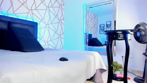         online show from February 3, 2025, 9:29 pm