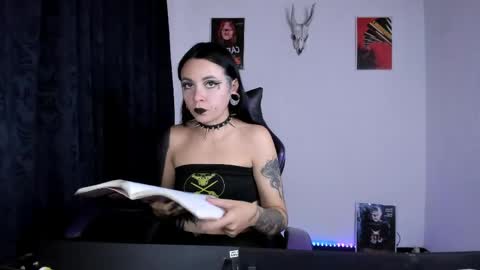 Snapshot of emilyrymer chatting on May 31, 2026, 10:22 pm Emily Support me to have 100 likes plx online show from May 31, 2026, 10:22 pm