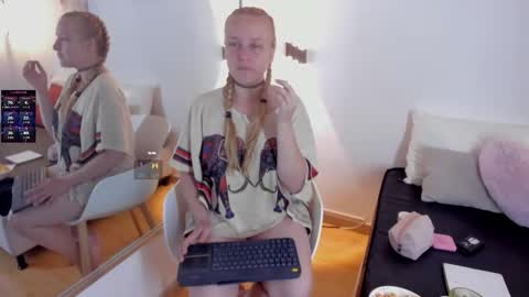 Summer 3 online show from March 22, 2026, 3:43 am