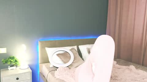 Emily online show from February 9, 2025, 8:11 am