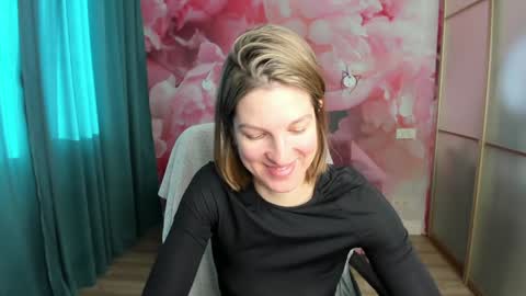 Snapshot of emilywalkers chatting on December 13, 2024, 7:58 am EmilyWalkers online show from December 13, 2024, 7:58 am
