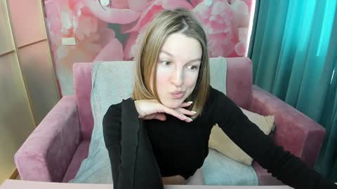 Snapshot of emilywalkers chatting on December 19, 2024, 10:13 am EmilyWalkers online show from December 19, 2024, 10:13 am
