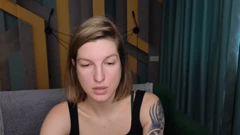 Snapshot of emilywalkers chatting on December 22, 2024, 7:33 am EmilyWalkers online show from December 22, 2024, 7:33 am