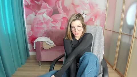 Snapshot of emilywalkers chatting on January 3, 2025, 9:58 am EmilyWalkers online show from January 3, 2025, 9:58 am