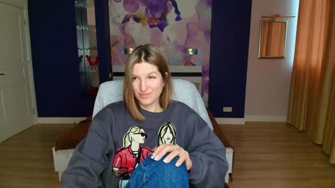 Snapshot of emilywalkers chatting on January 19, 2025, 10:39 am EmilyWalkers online show from January 19, 2025, 10:39 am