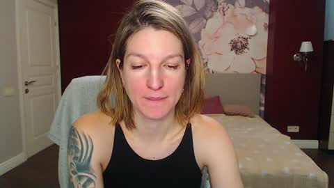 Snapshot of emilywalkers chatting on January 22, 2025, 7:46 am EmilyWalkers online show from January 22, 2025, 7:46 am