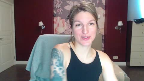 Snapshot of emilywalkers chatting on January 22, 2025, 10:50 am EmilyWalkers online show from January 22, 2025, 10:50 am