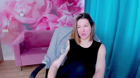 Snapshot of emilywalkers chatting on February 10, 2025, 8:09 am EmilyWalkers online show from February 10, 2025, 8:09 am