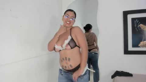 emilyy_cooperr online show from October 4, 2025, 1:31 pm