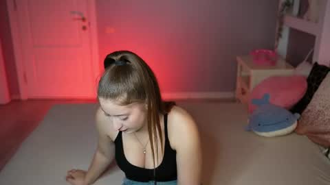 Snapshot of emilyyboo chatting on July 10, 2026, 5:26 pm Emily online show from July 10, 2026, 5:26 pm