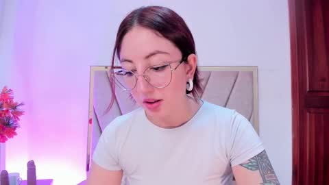 Emilyy Watson online show from February 11, 2025, 2:57 pm