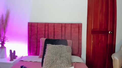 Emilyy Watson online show from September 30, 2025, 12:37 am