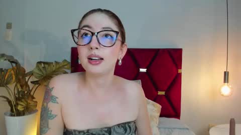 Emilyy Watson online show from November 12, 2025, 12:33 am