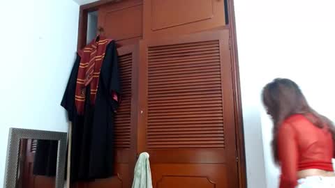 emilyzans07 online show from February 14, 2025, 8:48 pm