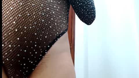emilyzans07 online show from February 22, 2025, 9:37 pm