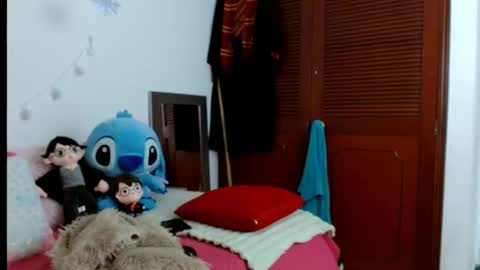 emilyzans07 online show from February 23, 2025, 4:46 pm