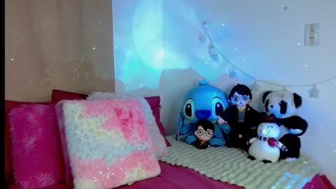 emilyzans07 online show from March 9, 2025, 6:43 pm