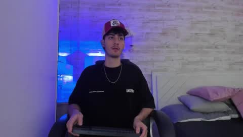 Snapshot of emir_ozan chatting on January 17, 2026, 2:27 am emir_ozan online show from January 17, 2026, 2:27 am