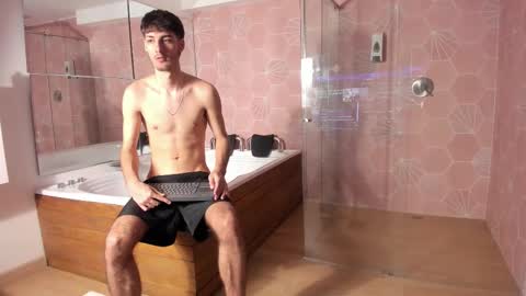 Snapshot of emir_ozan chatting on February 8, 2026, 8:01 pm emir_ozan online show from February 8, 2026, 8:01 pm