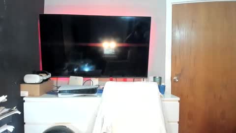 emliyjamesmjb online show from December 5, 2024, 6:11 pm