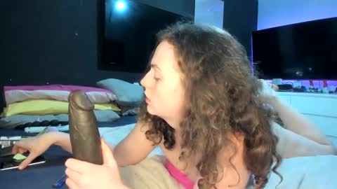 emliyjamesmjb online show from December 15, 2024, 2:59 pm