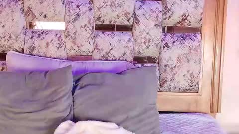 emma2_sm online show from November 2, 2025, 12:07 pm