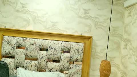 emma2_sm online show from November 4, 2025, 11:31 am