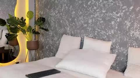 Snapshot of emma__summers chatting on April 18, 2026, 7:58 pm Emma online show from April 18, 2026, 7:58 pm