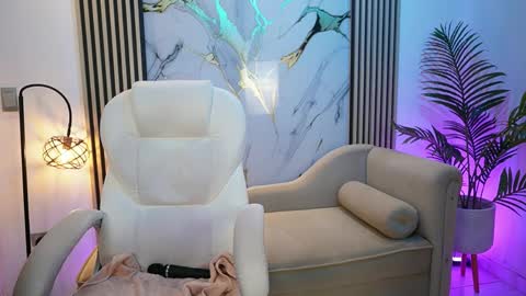 emma__walkerr_ online show from April 9, 2026, 7:08 pm