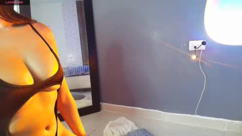 emma_and_aysha online show from November 11, 2025, 10:32 pm