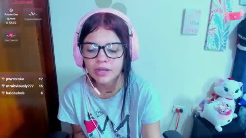 emma_boo_ online show from November 1, 2025, 4:31 pm