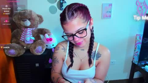 Snapshot of emma_boo_ chatting on April 8, 2026, 5:35 pm emma_boo_ online show from April 8, 2026, 5:35 pm