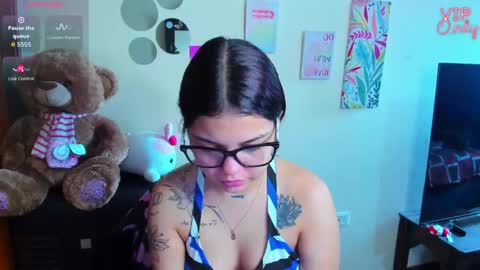 Snapshot of emma_boo_ chatting on May 23, 2026, 2:54 pm emma_boo_ online show from May 23, 2026, 2:54 pm