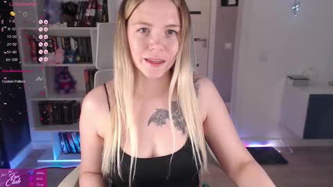 Snapshot of emma_bryan chatting on November 9, 2025, 9:46 pm Emma online show from November 9, 2025, 9:46 pm