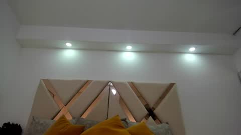 Snapshot of emma_castilloo chatting on August 2, 2026, 9:13 pm Emma Castillo online show from August 2, 2026, 9:13 pm